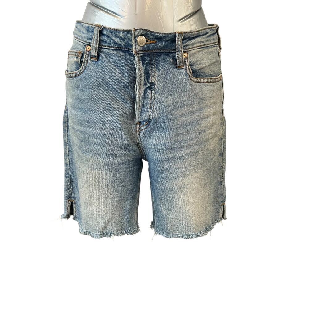 We The Free People Size 28 Denim Bermuda Shorts Light Wash Frayed Hem EUC